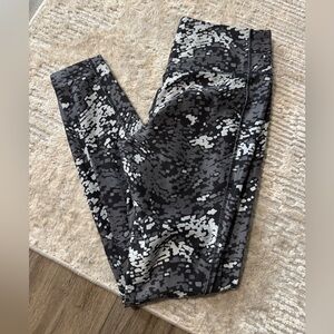 Nike Women’s Poly Tight Dri-FIT leggings Size M